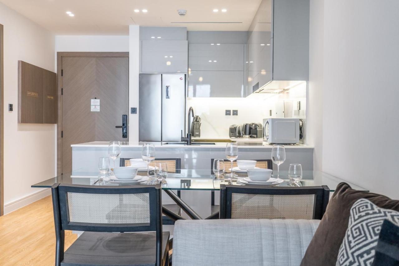 Elegant Treat With Burj Khalifa View By Suiteable Apartment