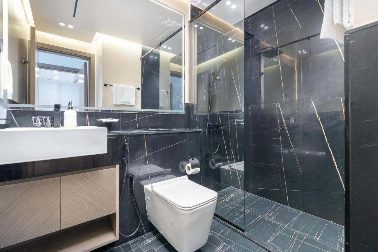 Apartment Elegant Treat With Burj Khalifa View By Suiteable Dubai