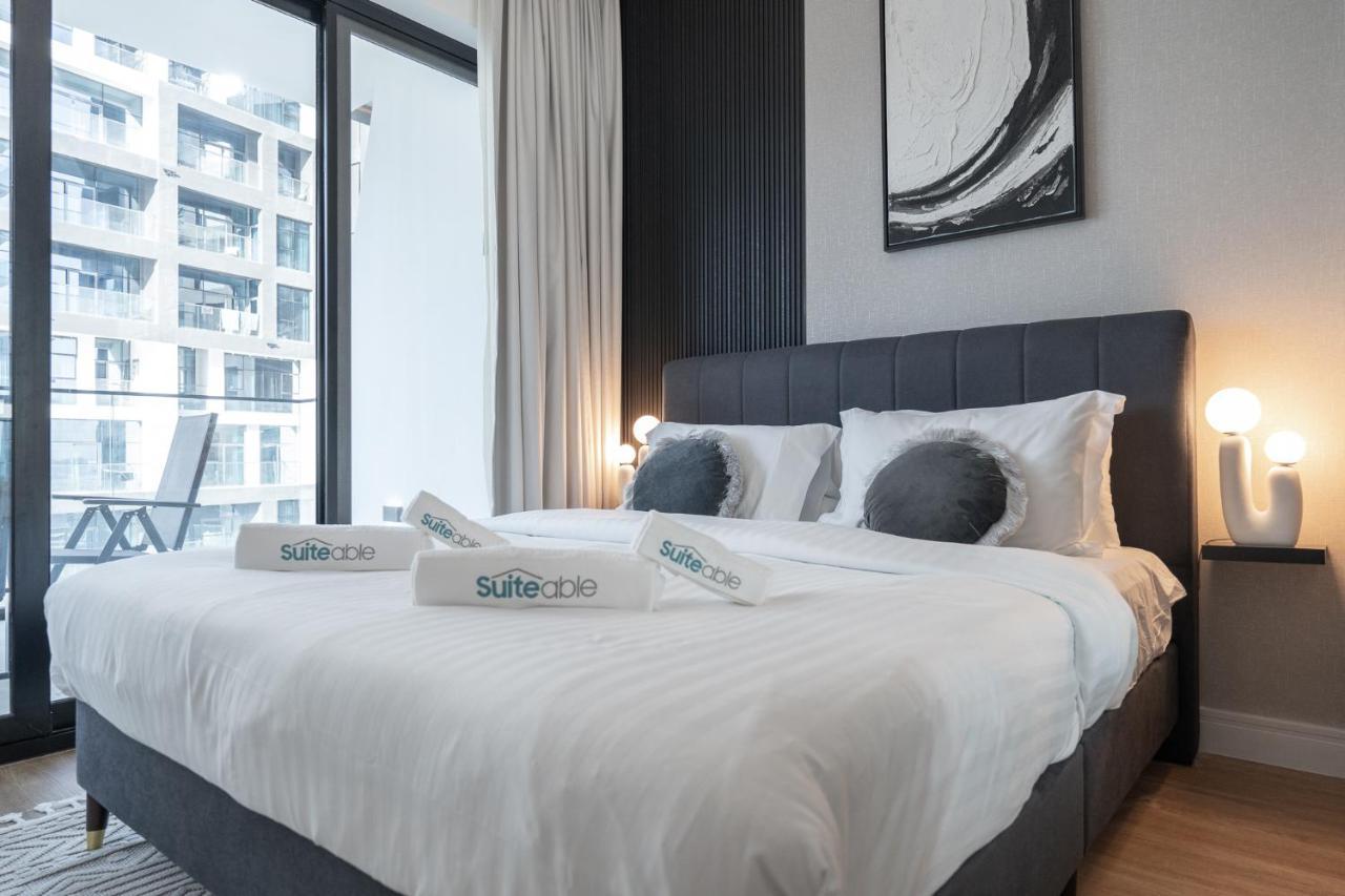 Elegant Treat With Burj Khalifa View By Suiteable Apartment Dubai