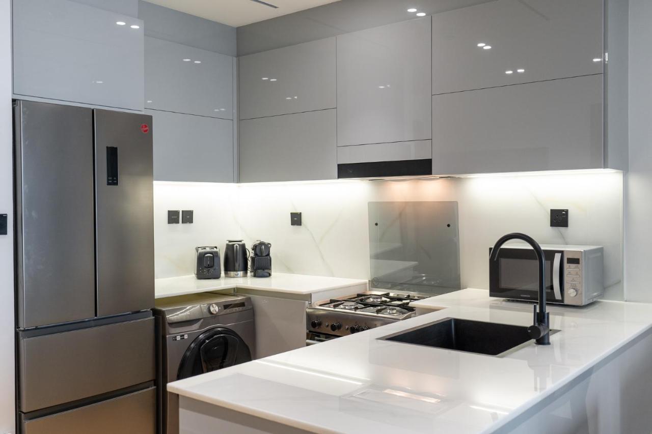 Apartment Elegant Treat With Burj Khalifa View By Suiteable *