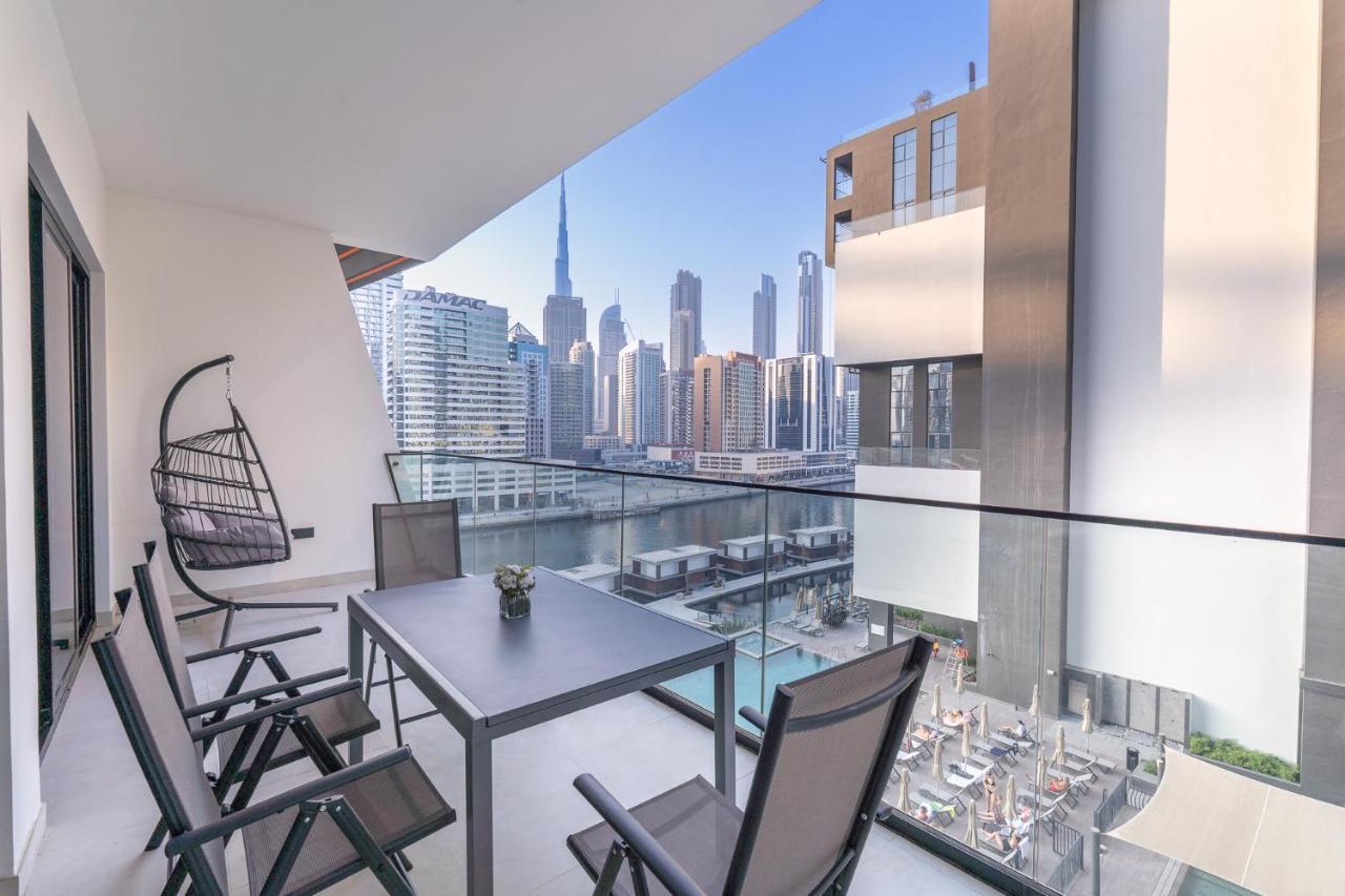 Elegant Treat With Burj Khalifa View By Suiteable Apartment