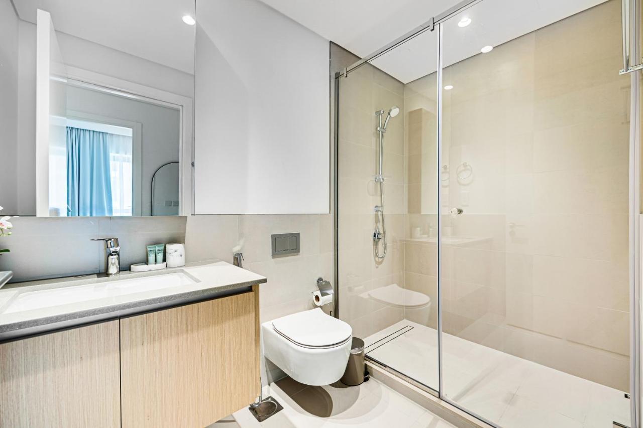 Apartment In Surf At Creek With Private Lagoon Access