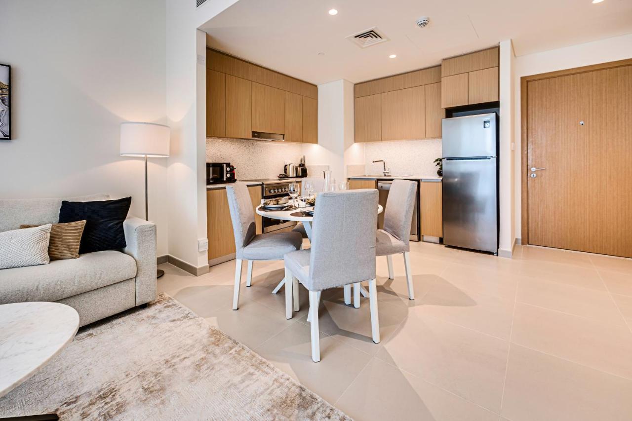 Apartment In Surf At Creek With Private Lagoon Access
