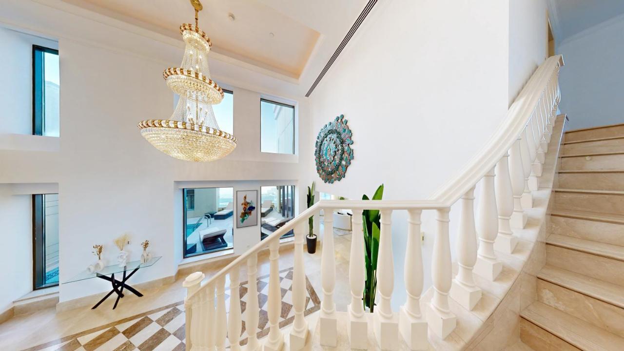 Huge Penthouse With Yacht Included And Private Pool!!!