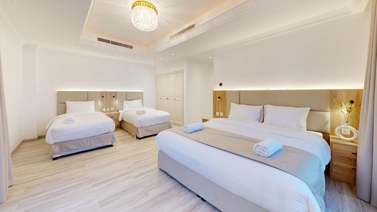 Huge Penthouse With Yacht Included And Private Pool!!!