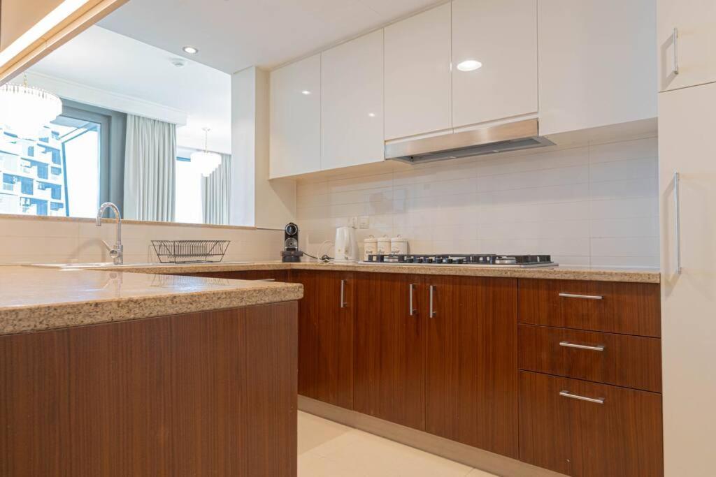 Apartment First Class 3br With Full Burj Khalifa And Fountain View Dubai
