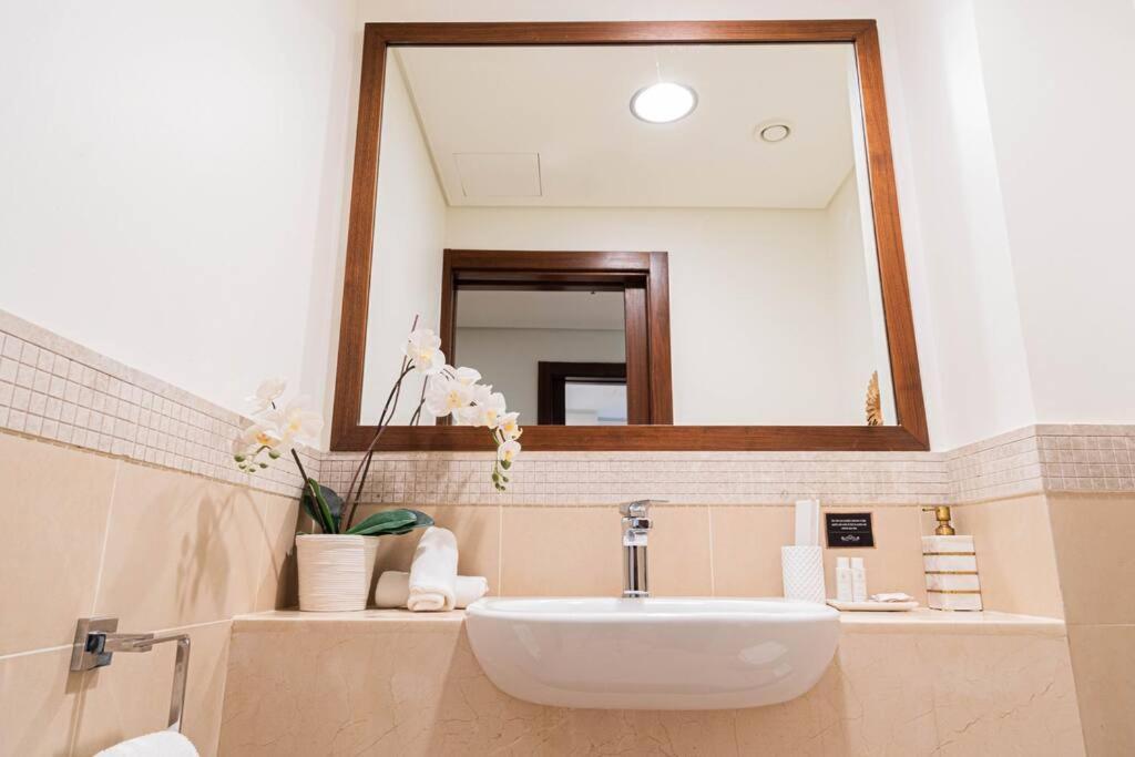 Apartment First Class 3br With Full Burj Khalifa And Fountain View Dubai