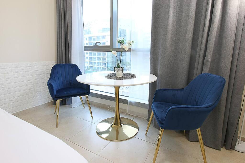 Apartment Stylish By & Metro In Marina Dubai