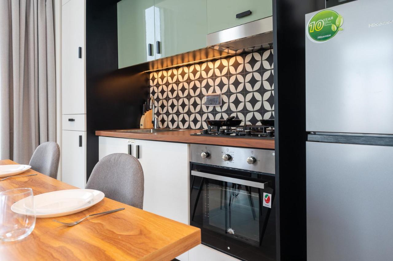 Modern 2 Bedroom Amazing Amenities And Location Apartment *