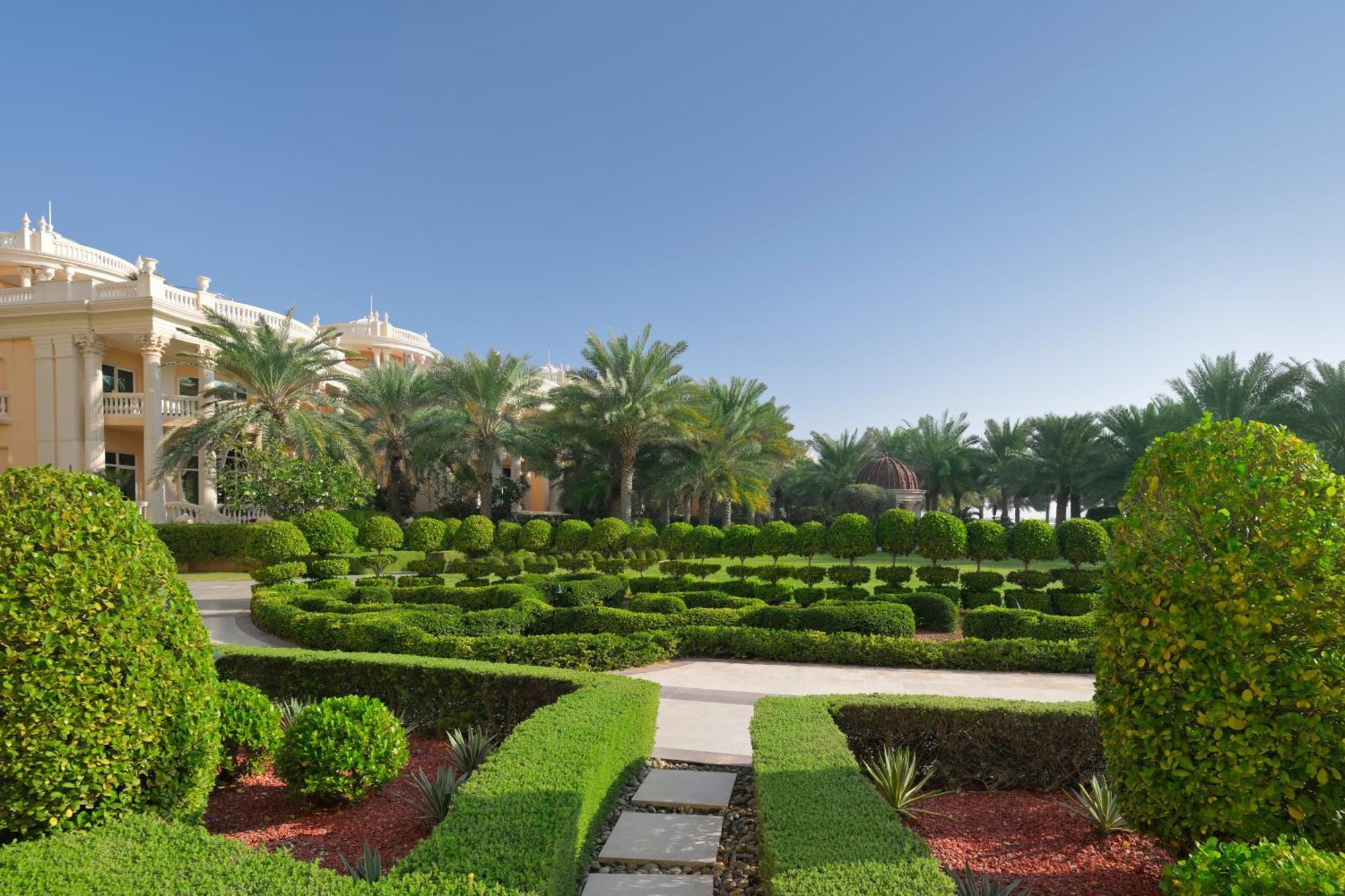 Resort Raffles The Palm 5*