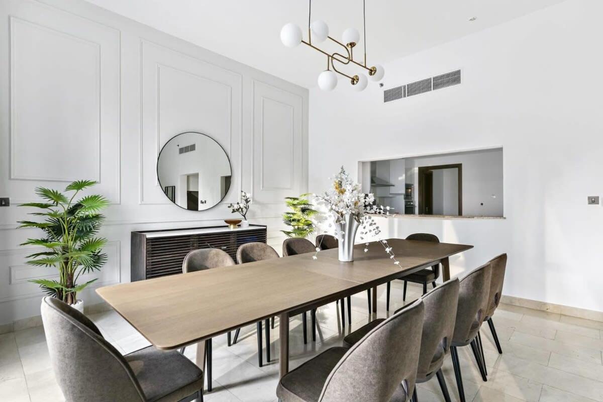 Silkhaus Ideal For Big Family, 5bdr With Private Roof Top * Dubai