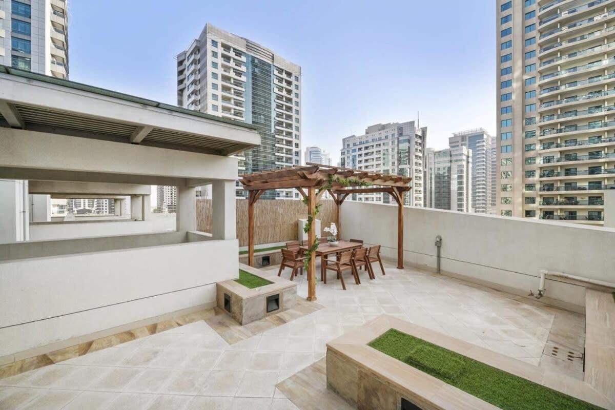 Silkhaus Ideal For Big Family, 5bdr With Private Roof Top * Dubai