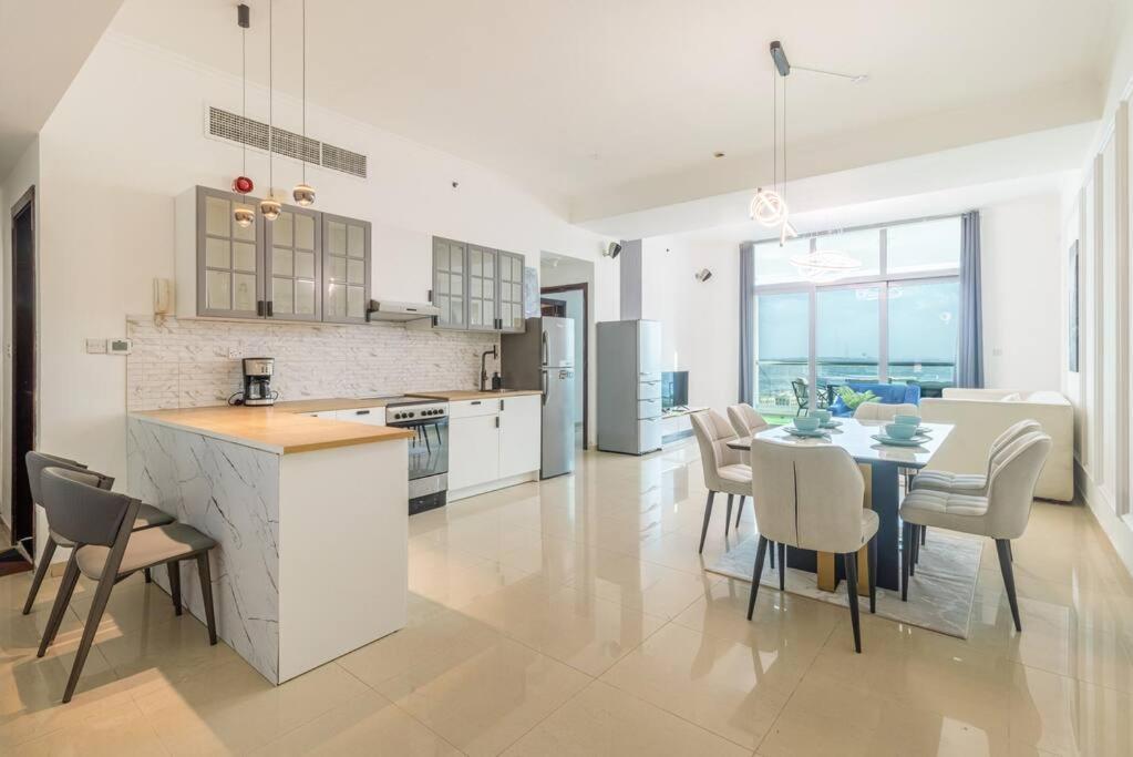Luxe 3br In Marina Near Beach,metro,tram,24*7 Cafe * Dubai