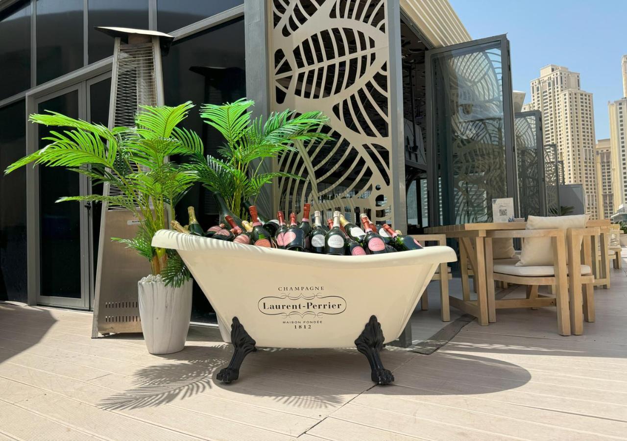 Jw Marriott Marina Residences, With Balcony Connected To Marina Mall Apartment *