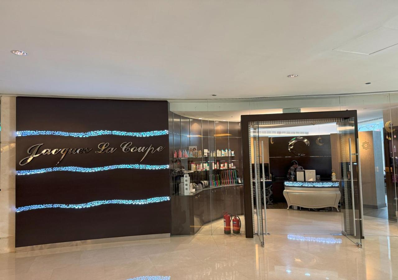 Jw Marriott Marina Residences, With Balcony Connected To Marina Mall