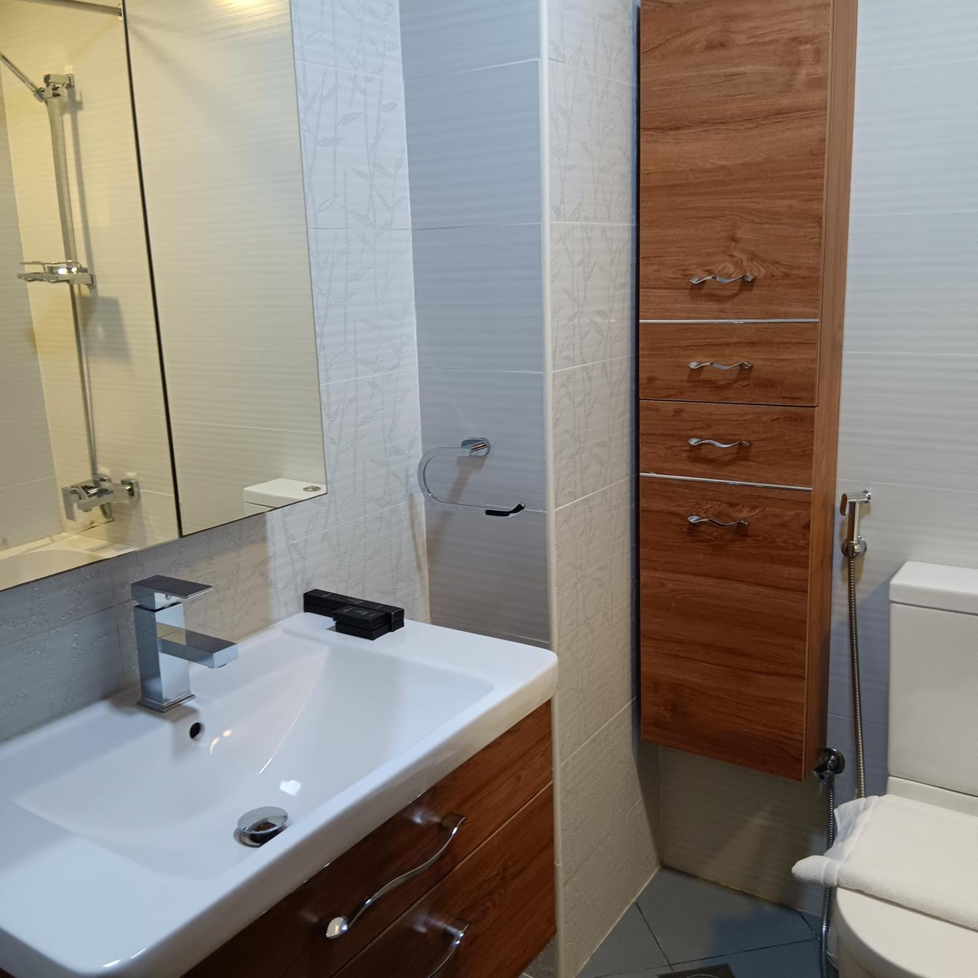 Remarkable 2-bed In Apartment