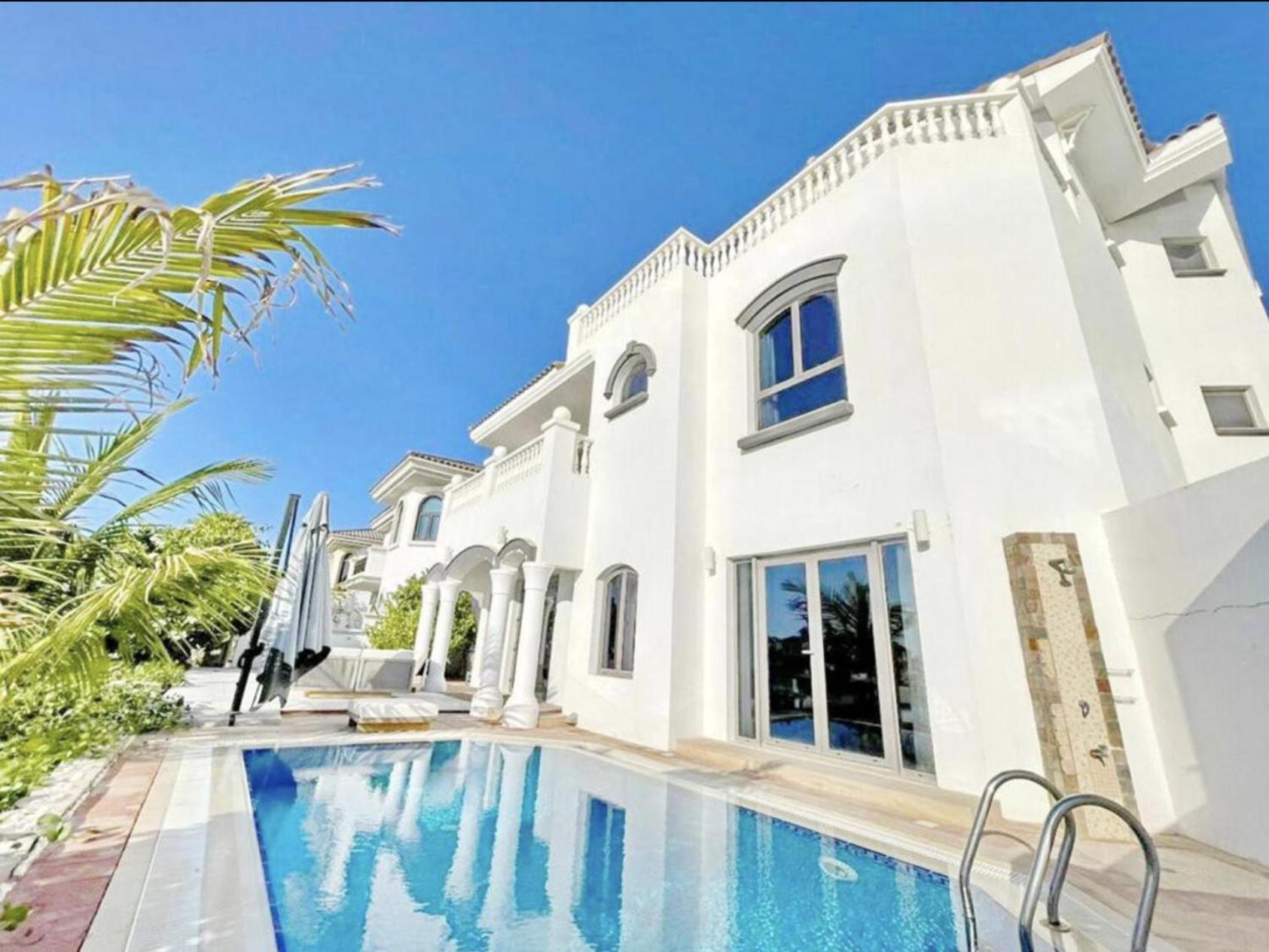 Stunnin Manresa With Private Beach & Pool On Palm Island Villa Dubai