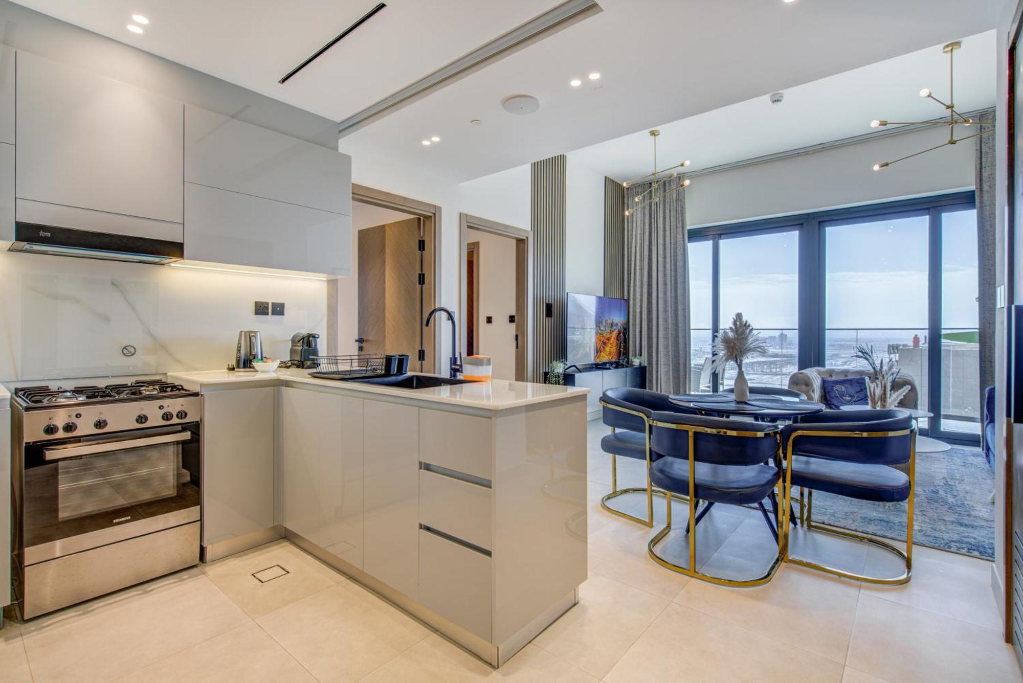 Apartment Trophy Serene 2bdr Business Bay W Plunge Pool In Balcony *