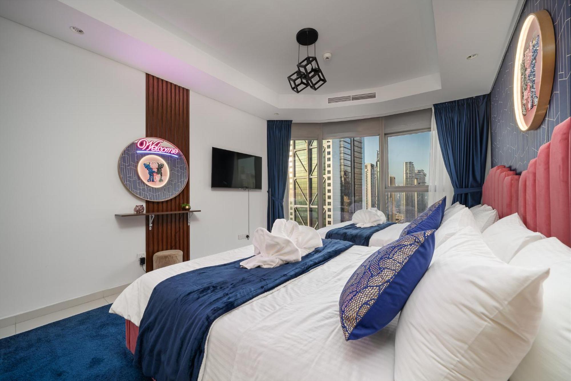 Super High Infinity Pool And Amazing Burj Khalifa View 3 Bedroom In Paramount Midtown