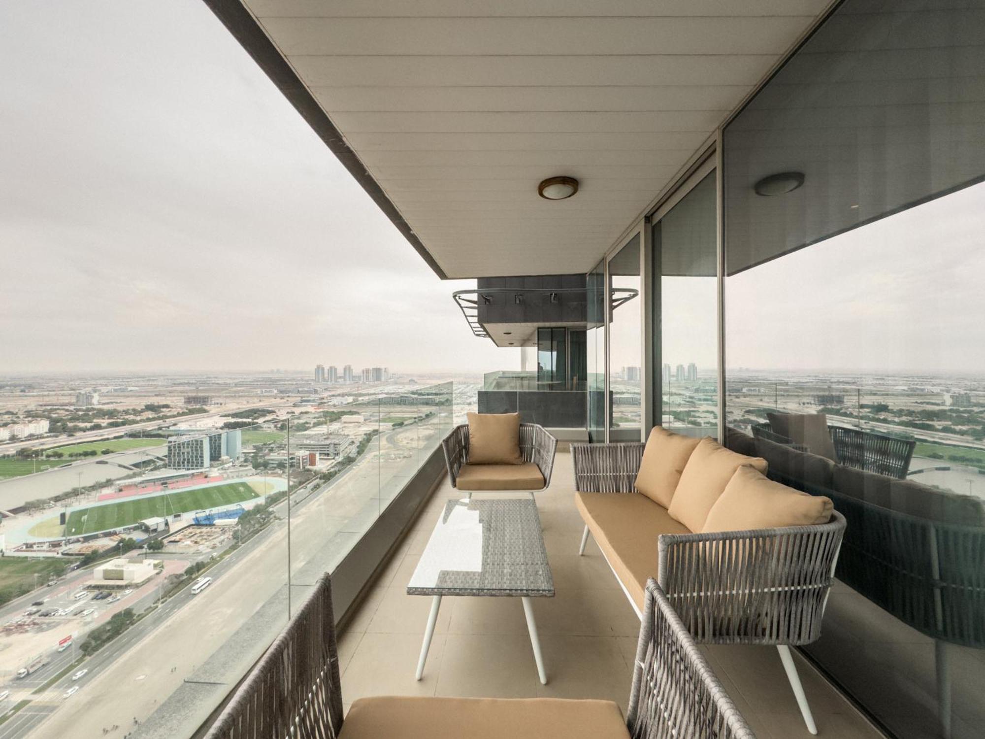 Apartment Sky-high 2-bdr Gem Sports Dubai