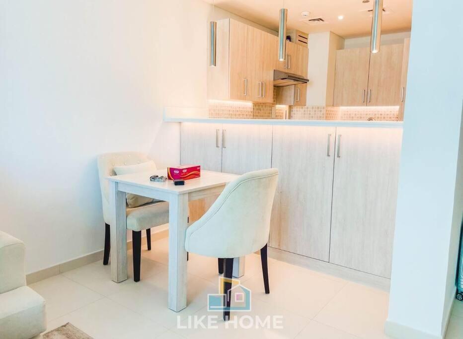 715 Seven Palm With Private Beach & Infinity Pool Apartment Dubai