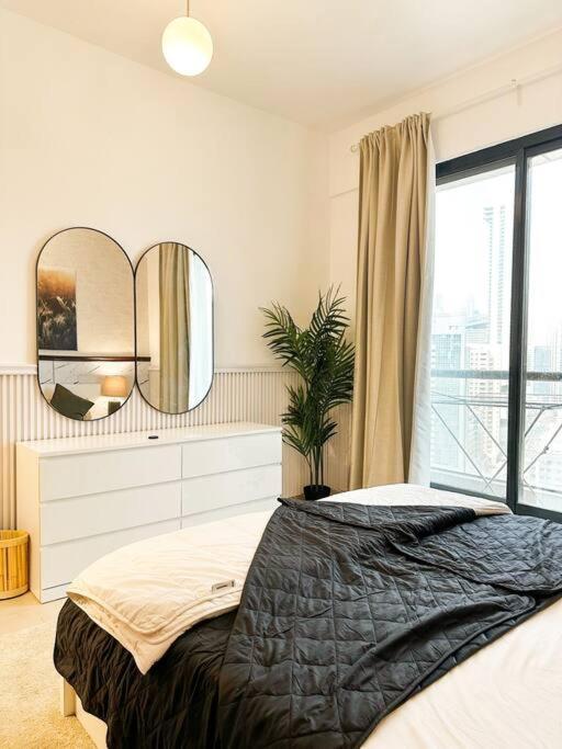 Apartment 2 Bedroom In Marina With Awesome View, 5 Mins Jbr