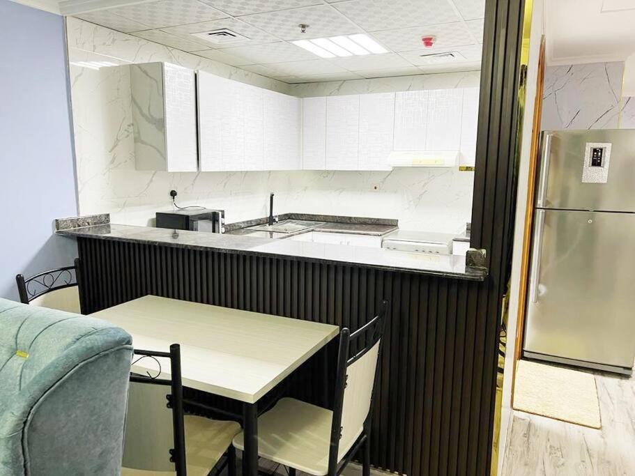 Apartment Float Over Marina In Charming 2 Bedroom W Sea View *