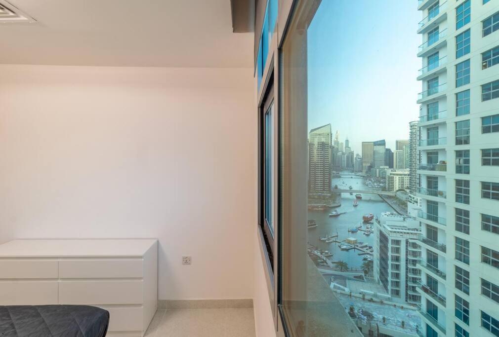 Luxe 3br In Marina Near Beach,metro,tram,24*7 Cafe Dubai