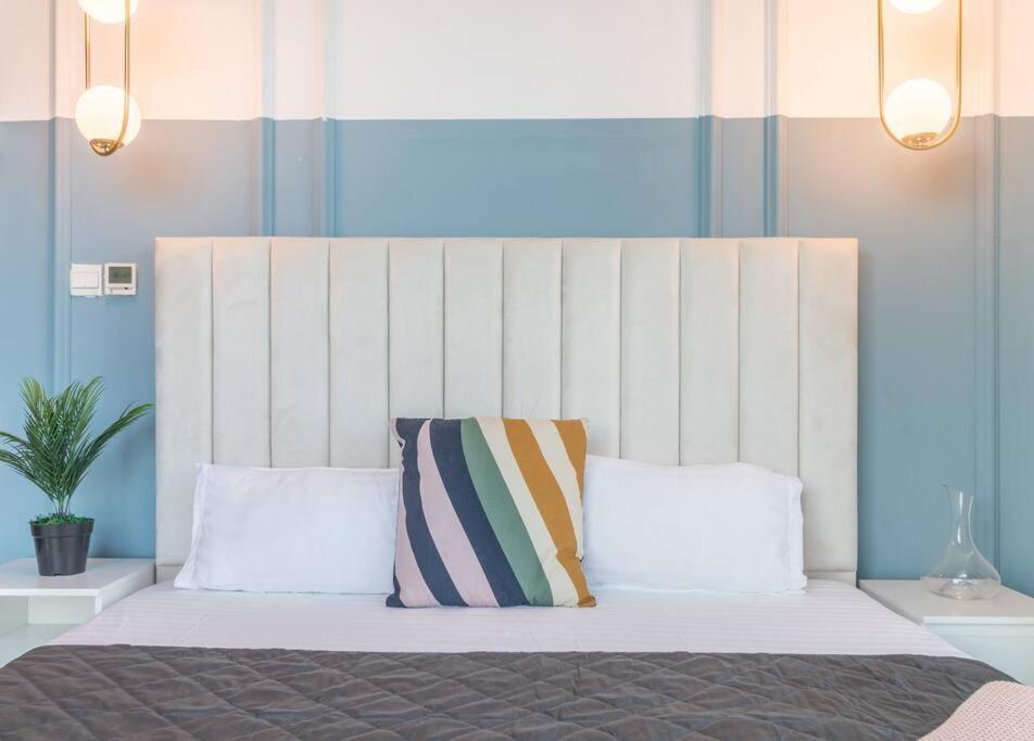 Luxe 3br In Marina Near Beach,metro,tram,24*7 Cafe * Dubai