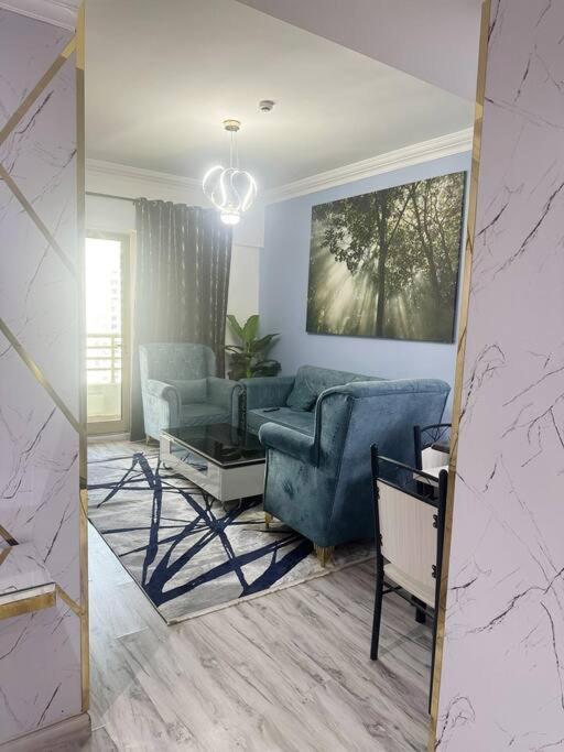 Apartment Float Over Marina In Charming 2 Bedroom W Sea View *