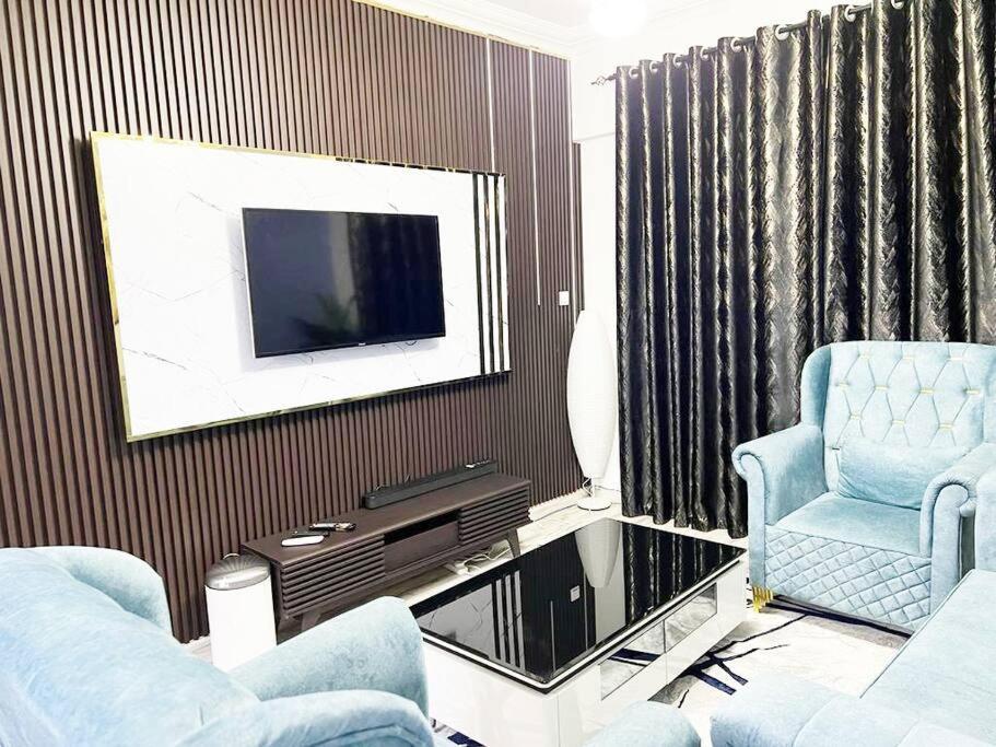 Float Over Marina In Charming 2 Bedroom W Sea View *