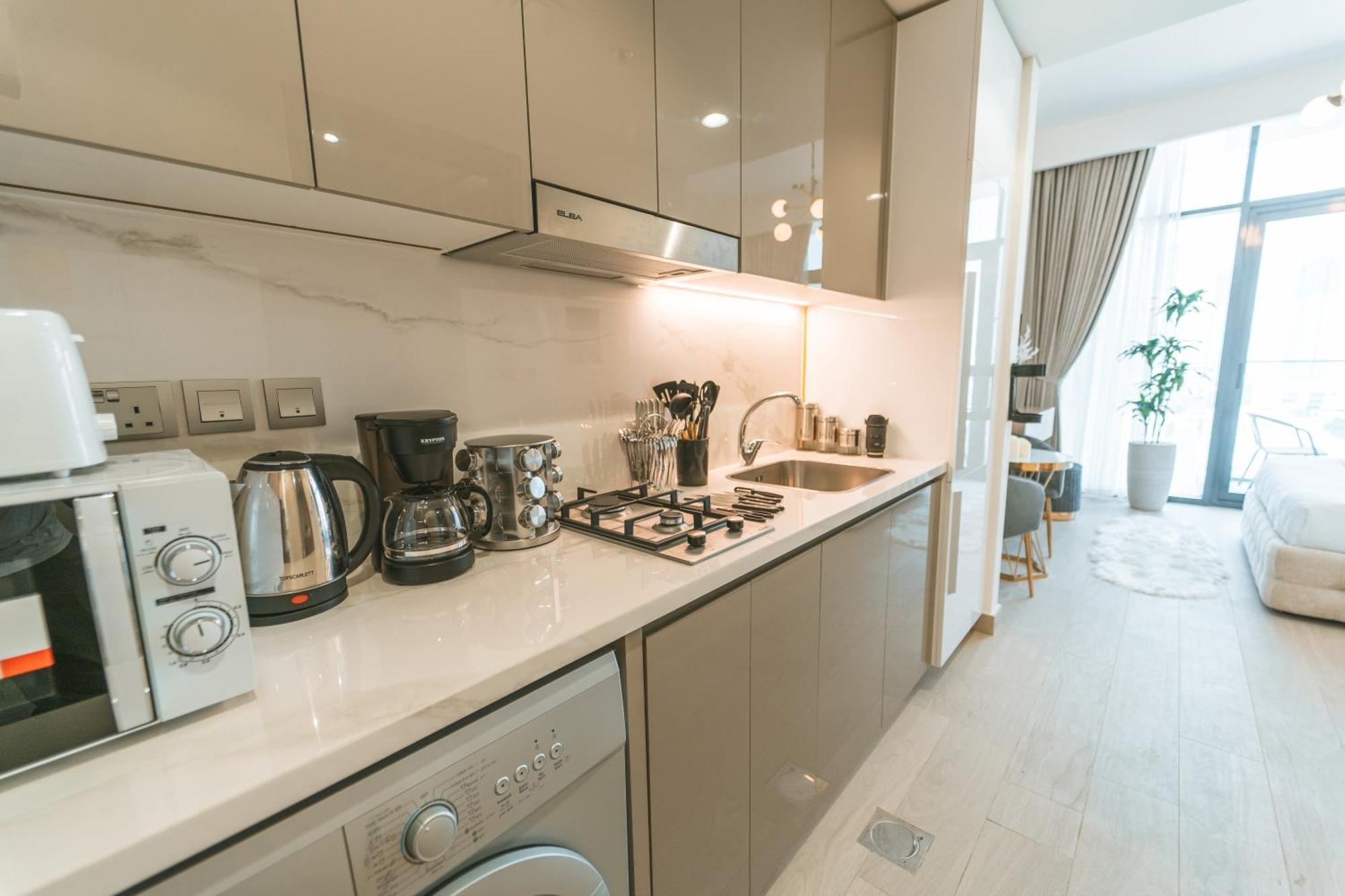 Apartment Wonderful With Balcony & Views Dubai