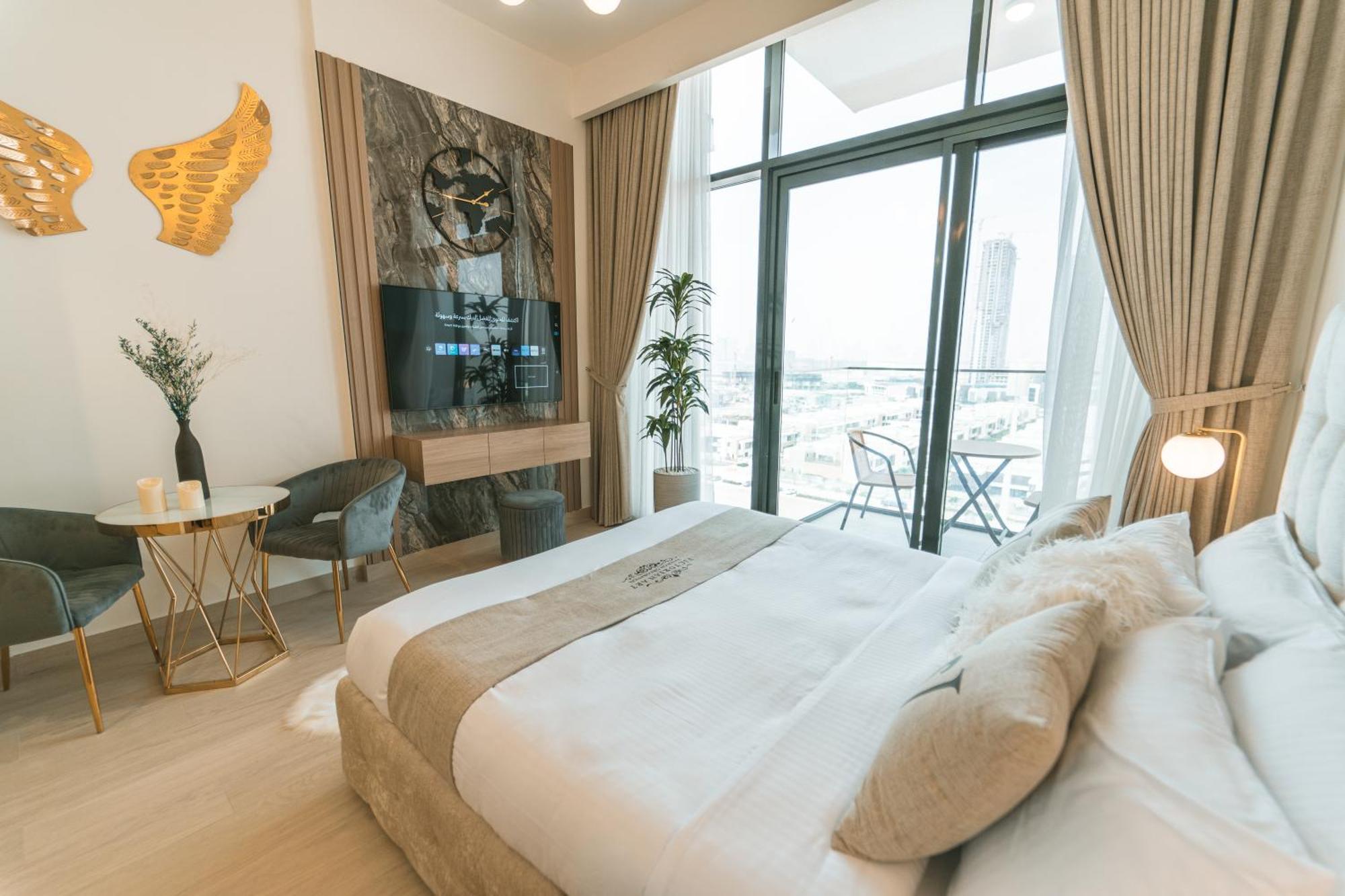 Wonderful With Balcony & Views * Dubai
