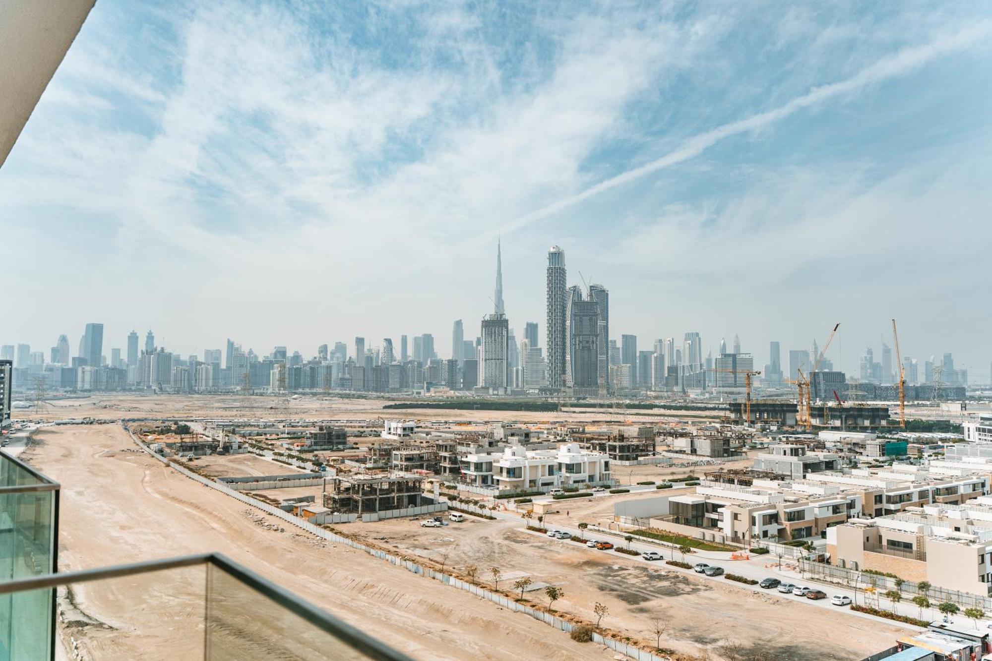 Apartment Wonderful With Balcony & Views Dubai