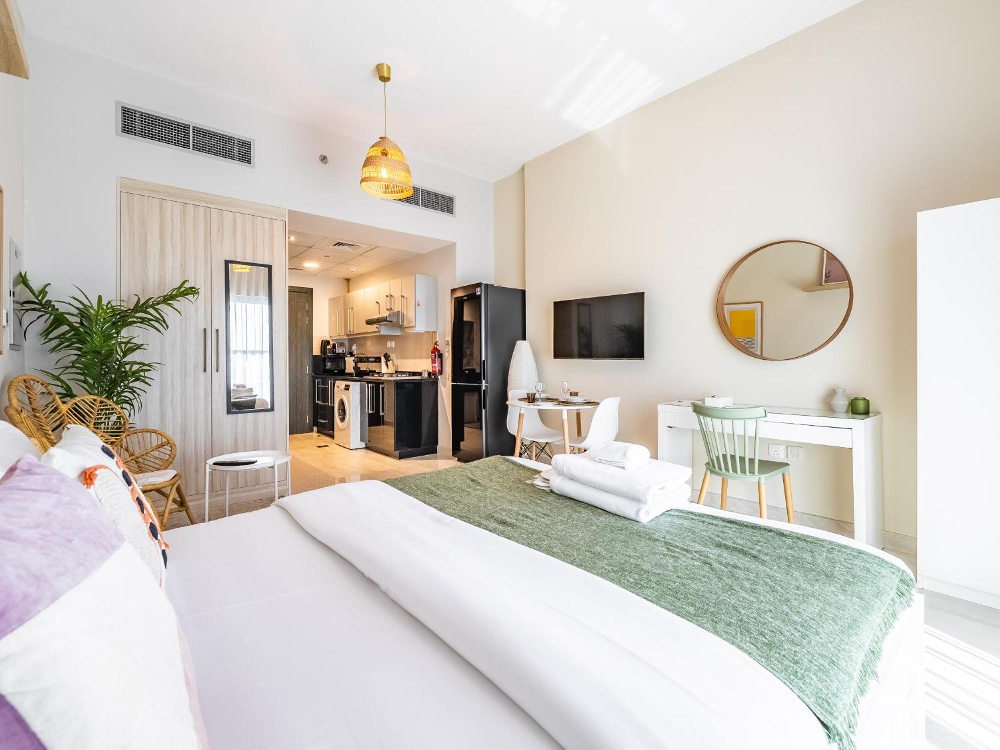 Charming Escape With Unobstructed View Apartment Dubai