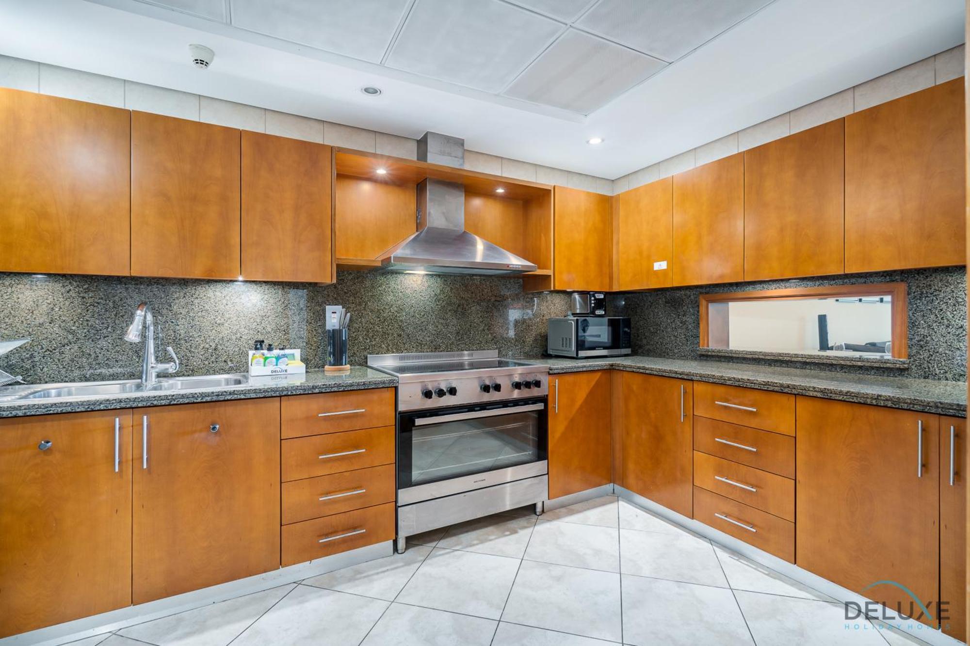 Sophisticated 3br W/ Assistant's At Al Fattan Marine Towers 2 Jbr By Deluxe Homes *