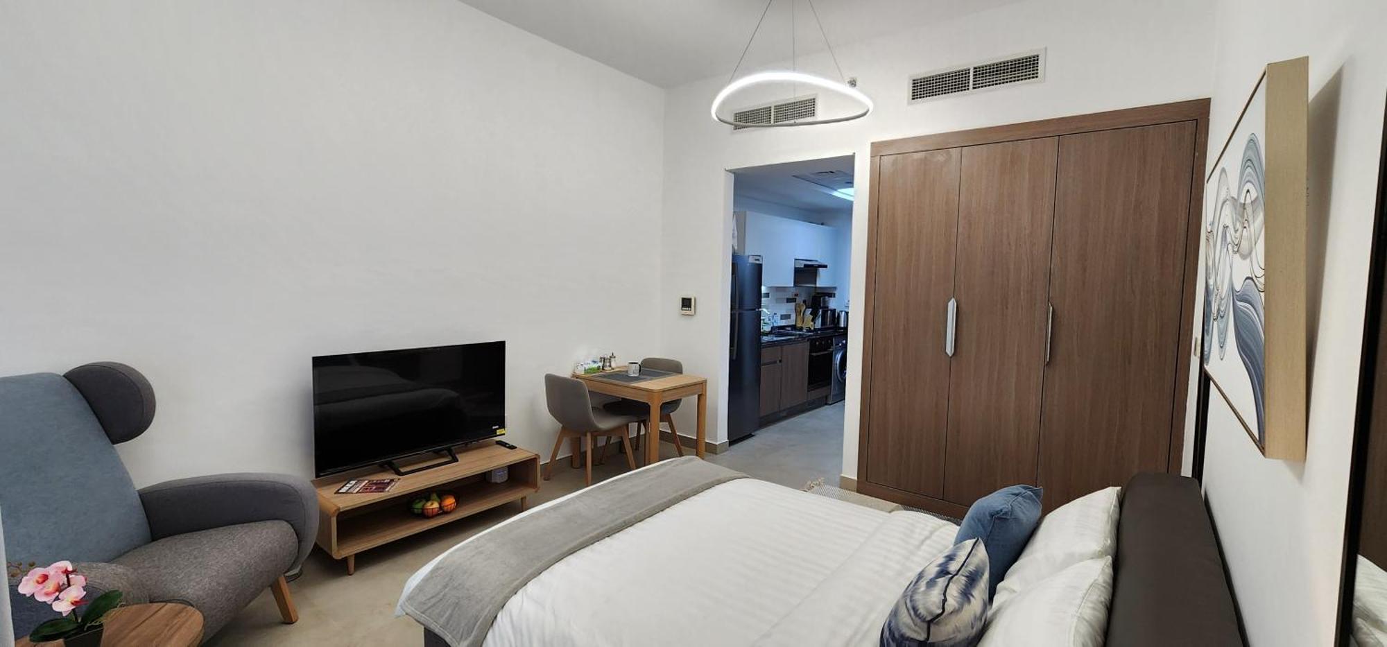 Shaista Azizi - Al Furjan By Golden Casa Apartment *