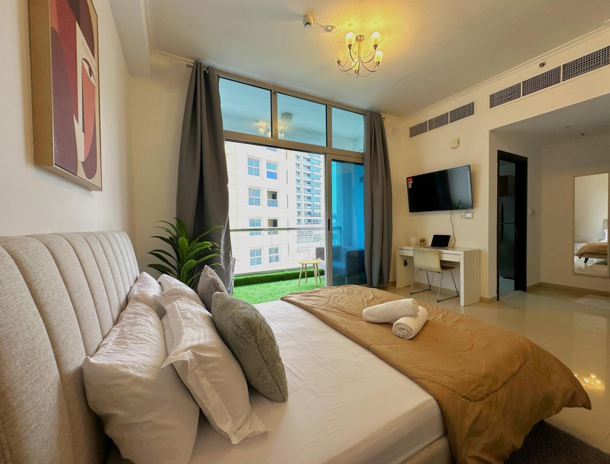 Wow W/ Balcony And Canal View In Marina Dubai