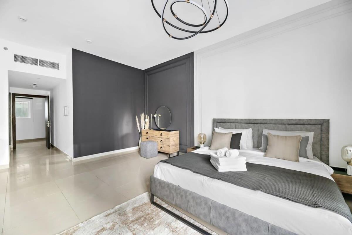 Silkhaus Ideal For Big Family, 5bdr With Private Roof Top Apartment Dubai