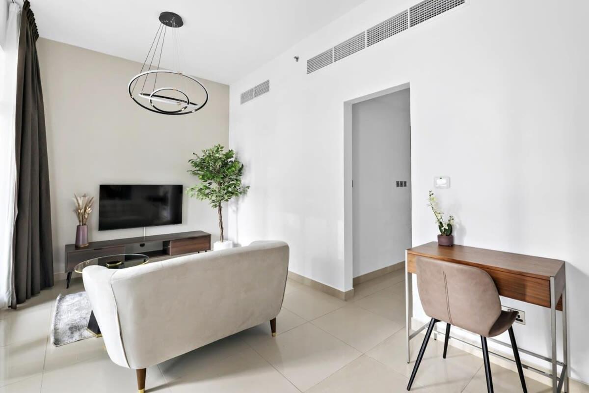 Silkhaus Ideal For Big Family, 5bdr With Private Roof Top Dubai