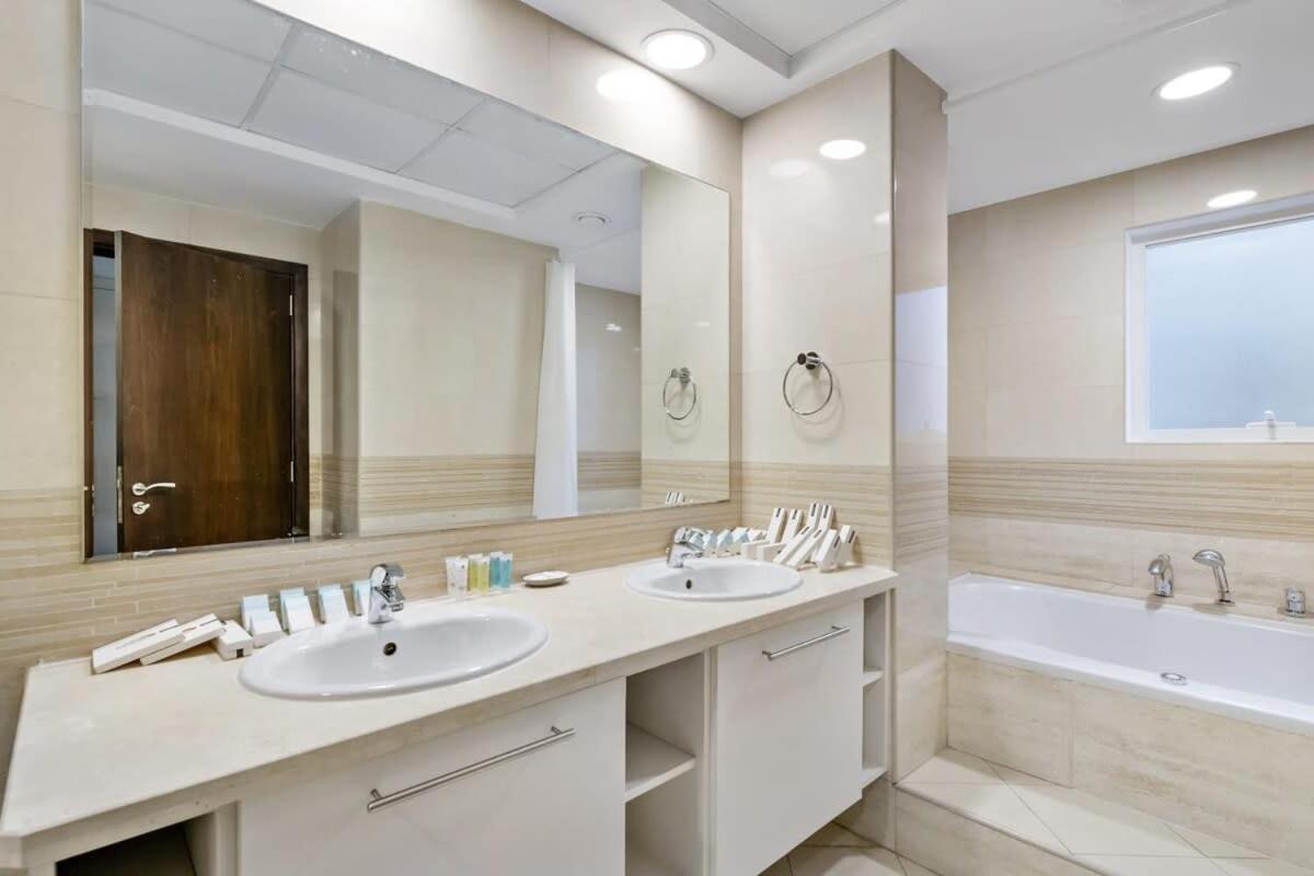 Apartment Silkhaus Ideal For Big Family, 5bdr With Private Roof Top Dubai