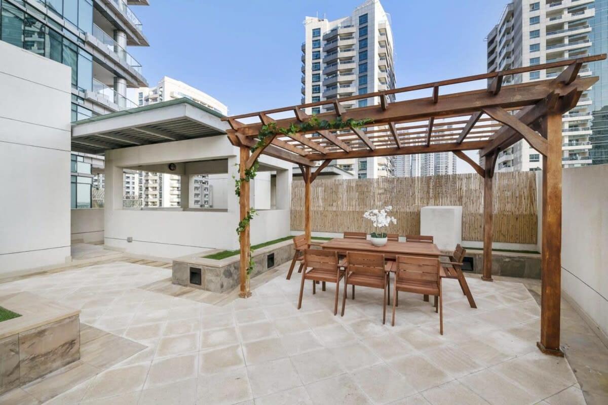 Silkhaus Ideal For Big Family, 5bdr With Private Roof Top Apartment Dubai