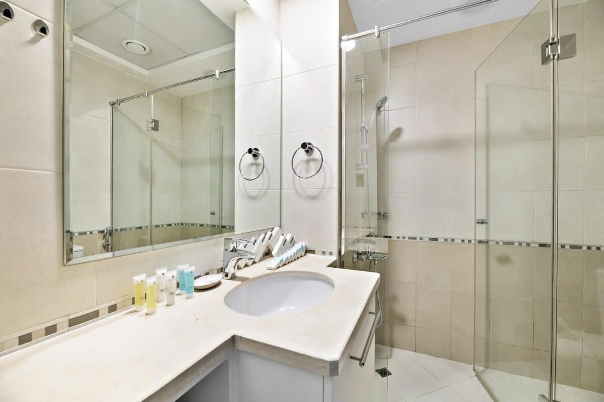 Silkhaus Ideal For Big Family, 5bdr With Private Roof Top Dubai
