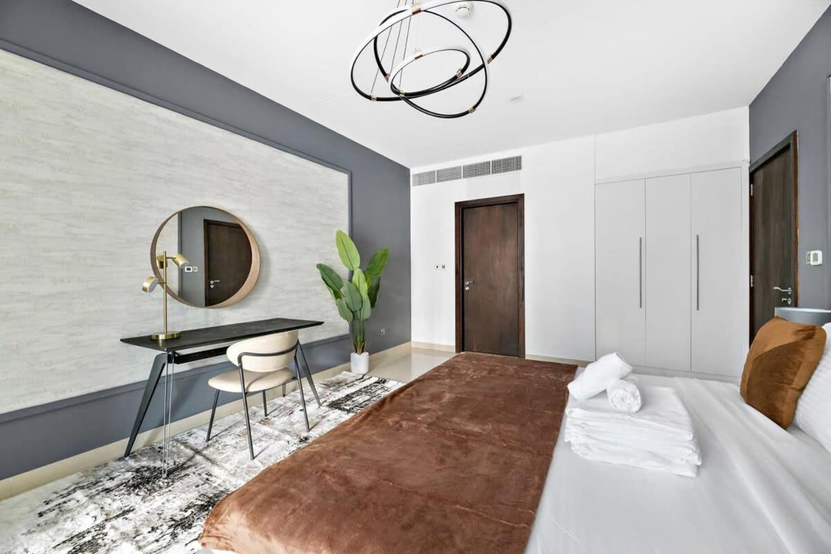 Silkhaus Ideal For Big Family, 5bdr With Private Roof Top * Dubai
