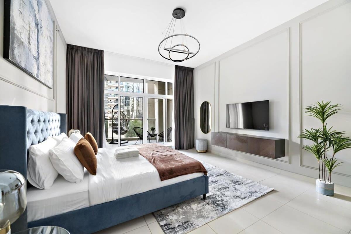 Silkhaus Ideal For Big Family, 5bdr With Private Roof Top Apartment Dubai
