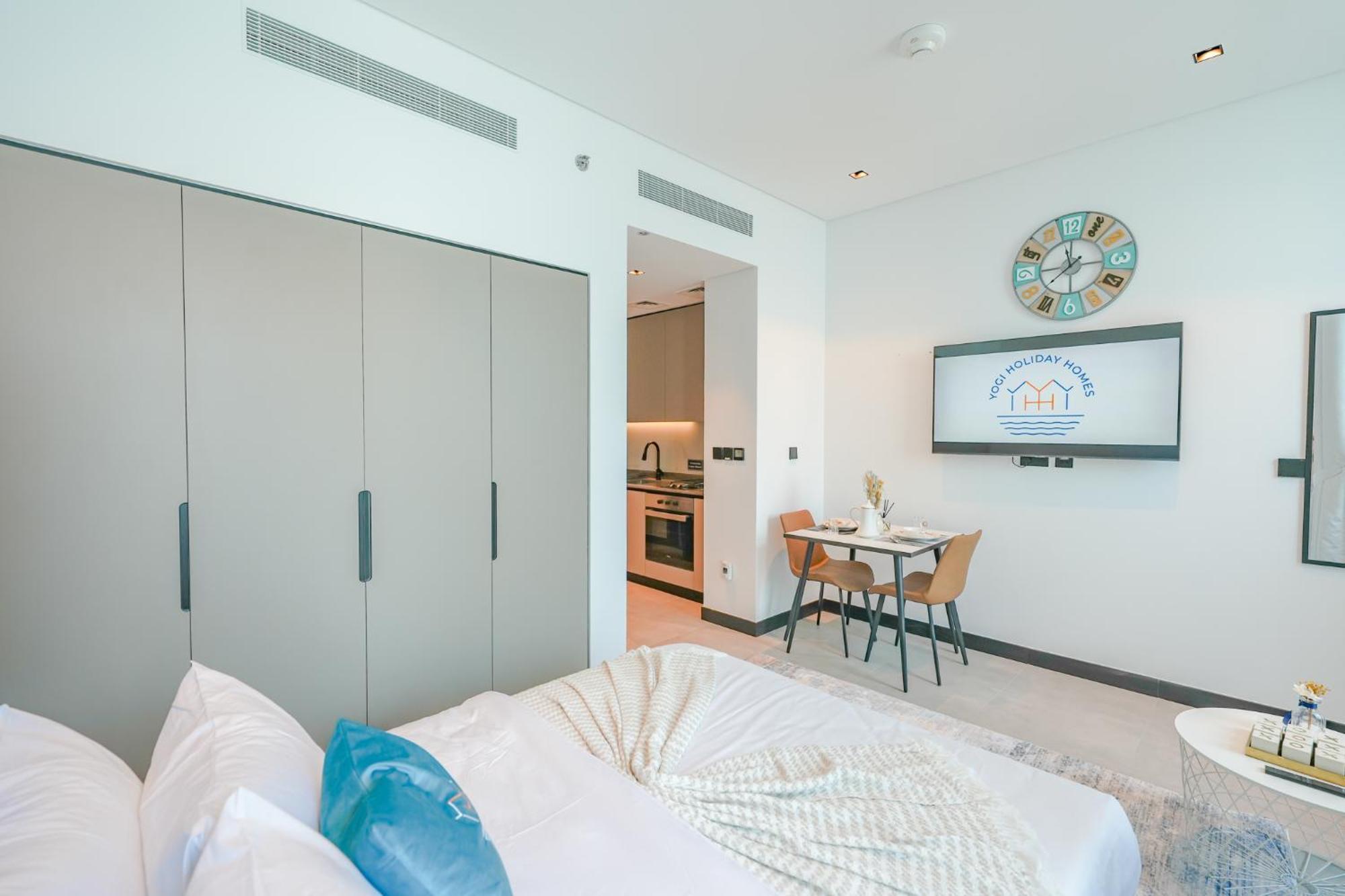 Chic Retreat In Business Bay Apartment *