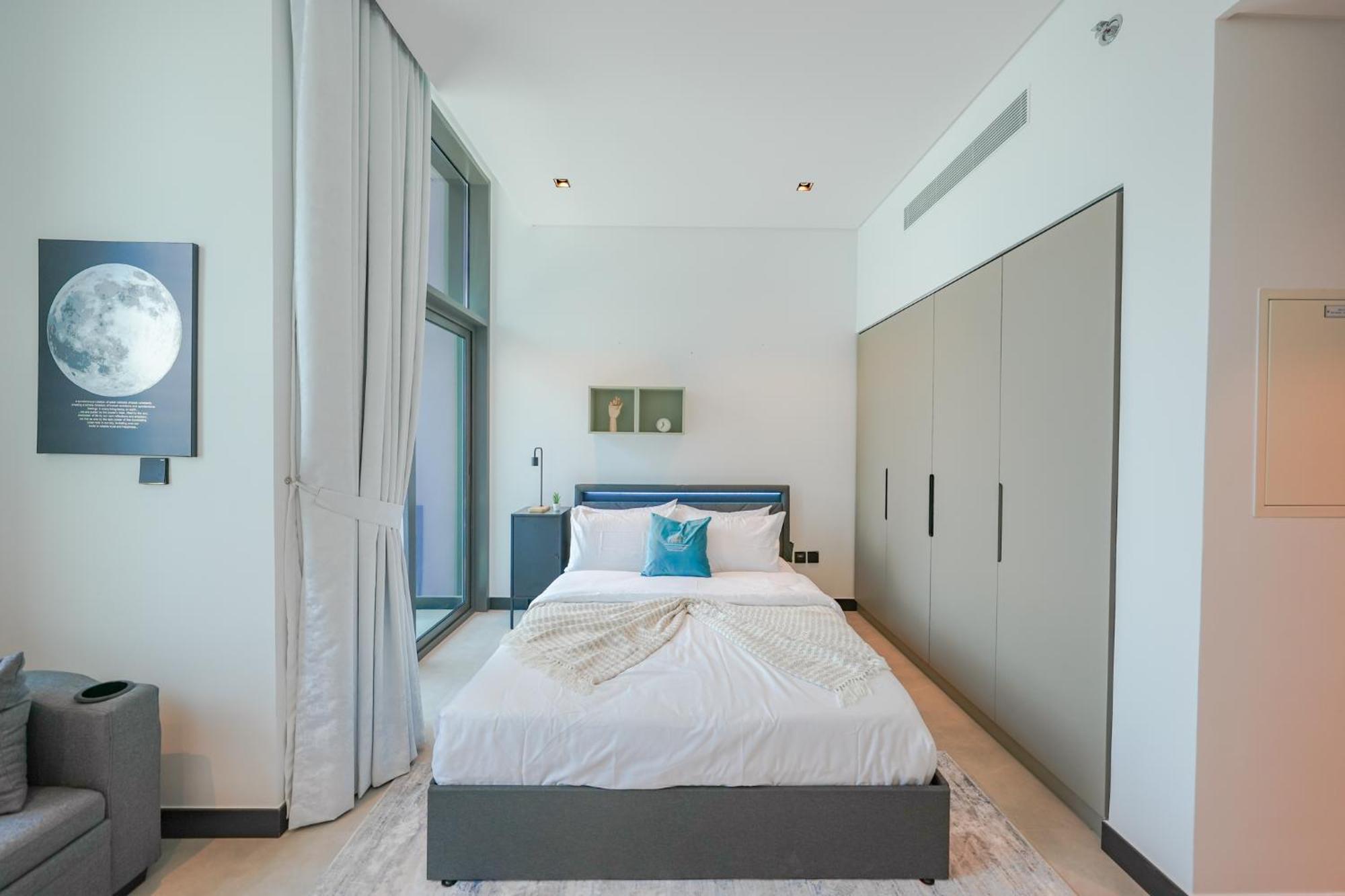 Chic Retreat In Business Bay *
