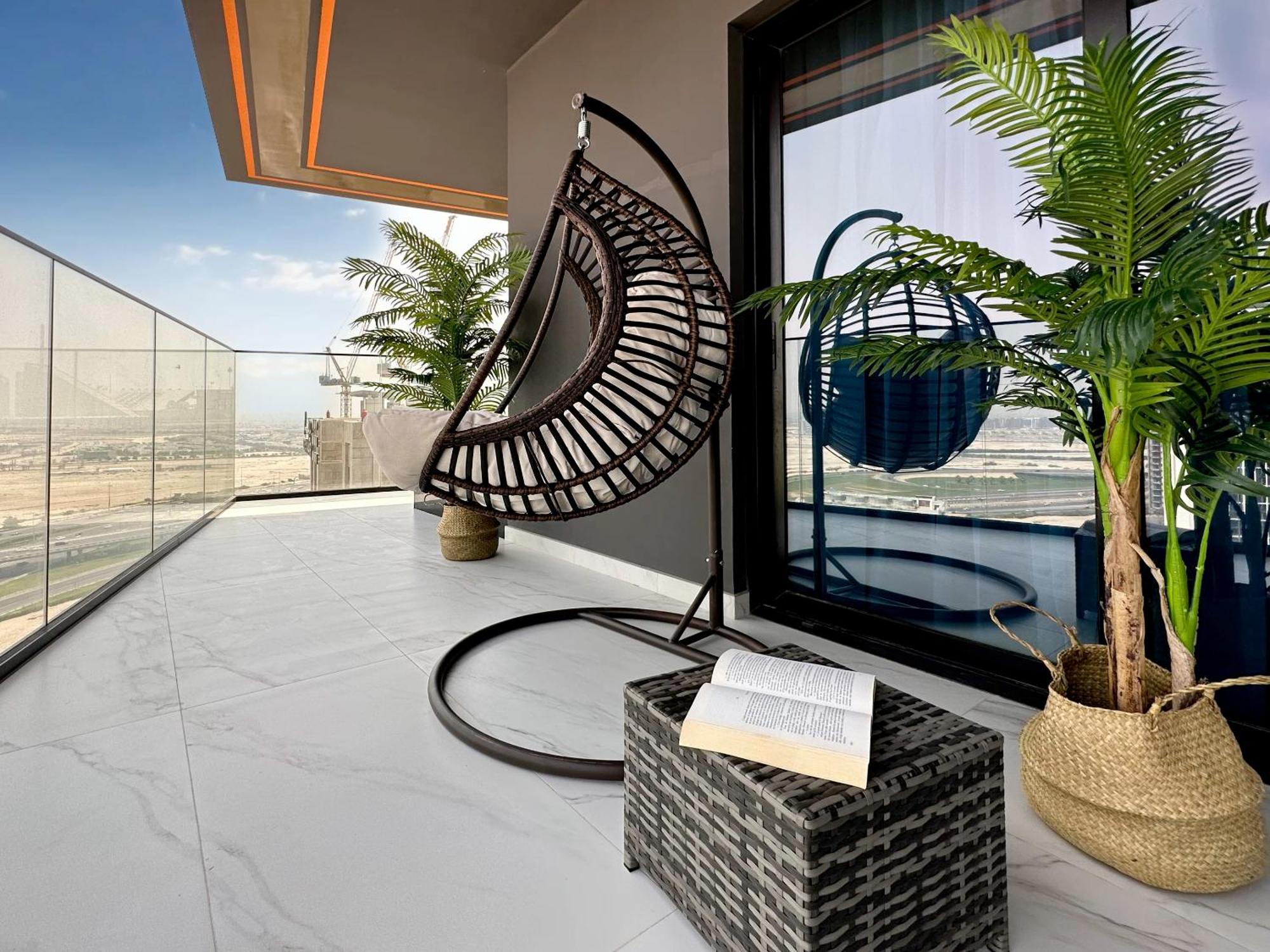 Trophy Serene 2bdr Business Bay W Plunge Pool In Balcony Apartment