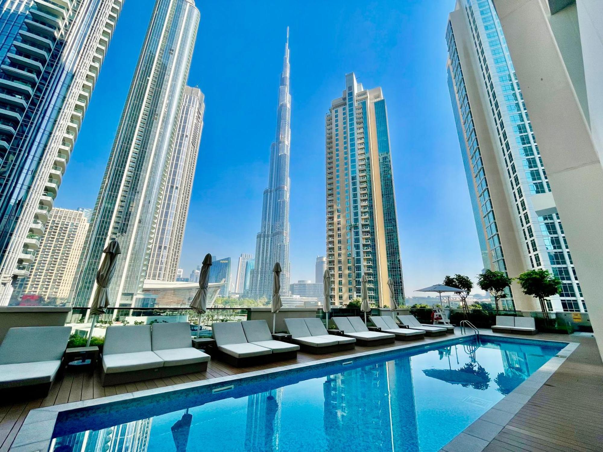 Chic Lux 2br I High Floor L By Burj Khalifa & Mall I Pool L Gym Dubai