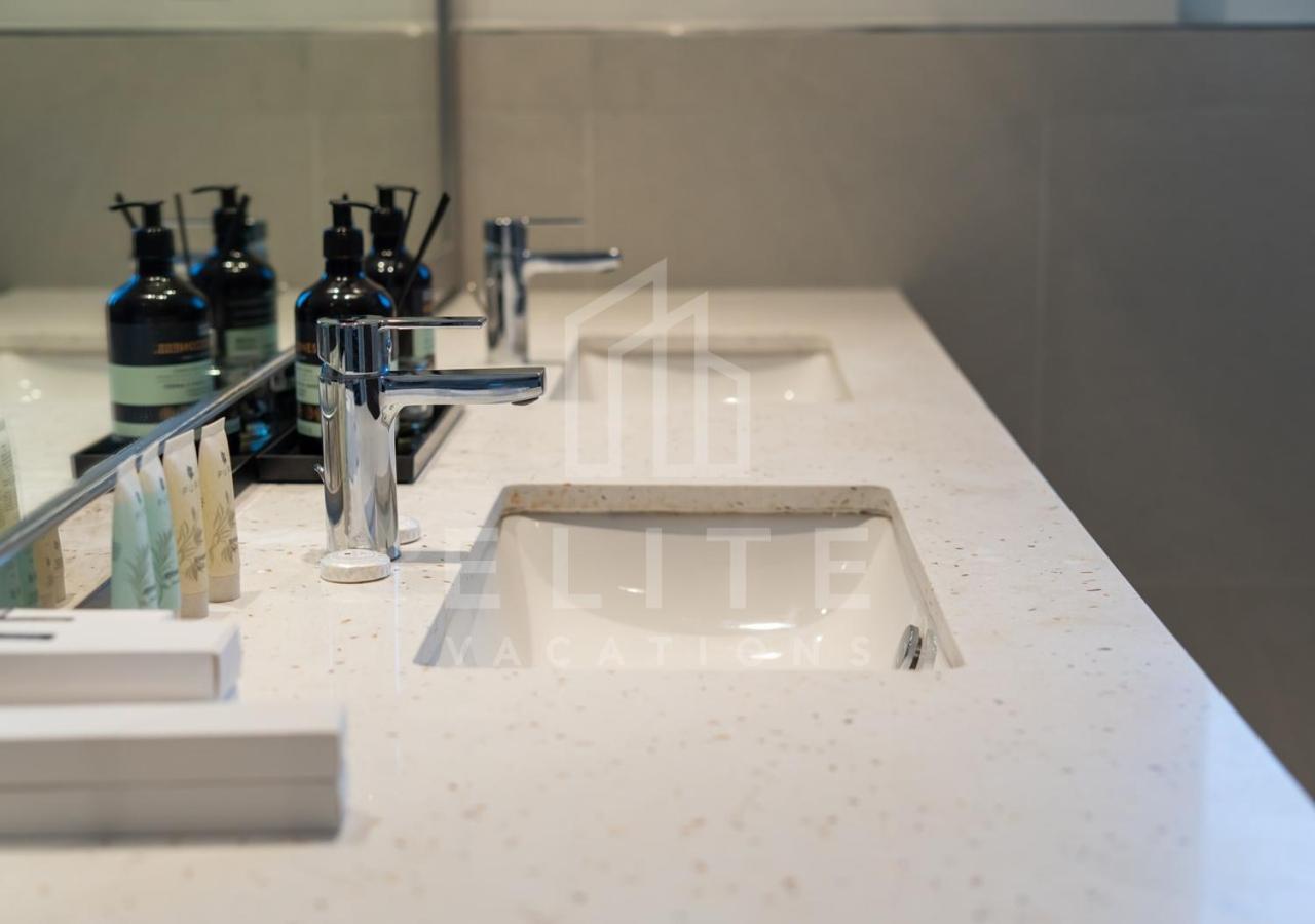 Villa Luxury 4br Next To J1 With Burj Views